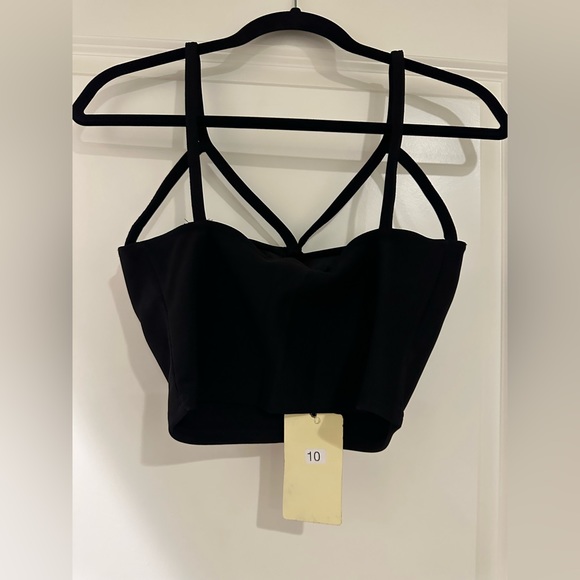 Crop tank SZ 10. Runs Small - Picture 2 of 3
